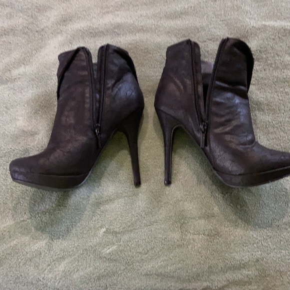 Zipper high heel